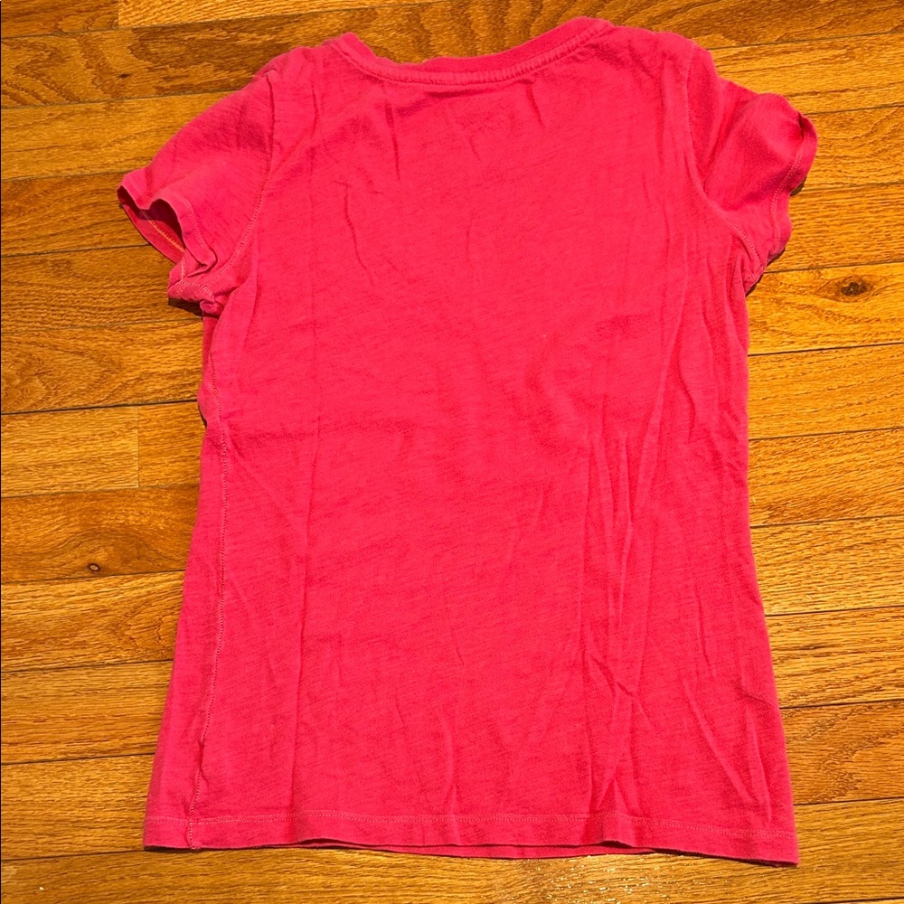 American Eagle Outfitters Red Graphic V-Neck Tee - Picture 6 of 7